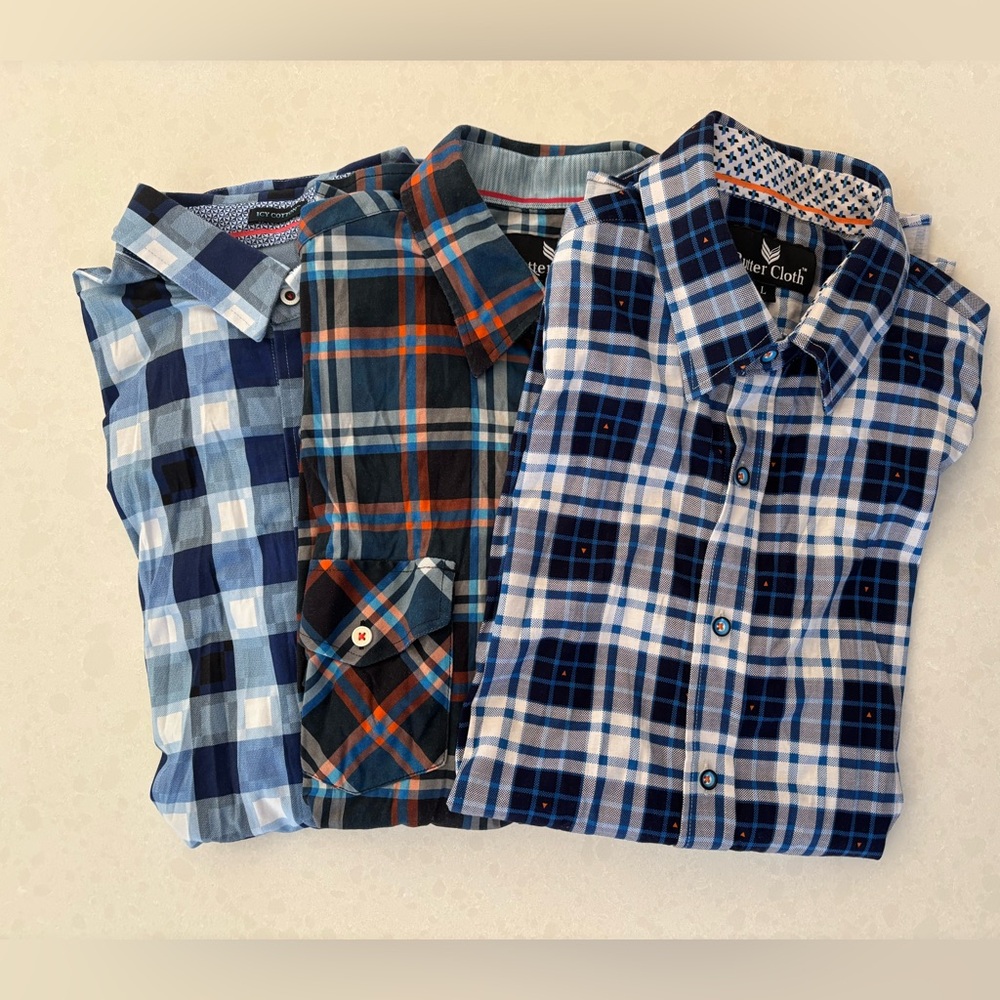 Buttercloth Men’s Short Sleeved Button Down Shirts. Size Large. 3 included